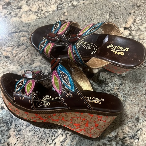 Spring Step Sandals - Picture 2 of 10